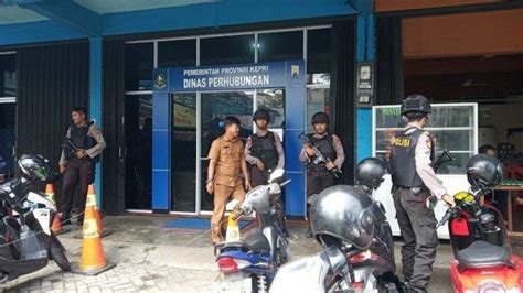 Geledah Kantor Dishub Pemprov Kepri Kpk Angkut Dokumen Perizinan