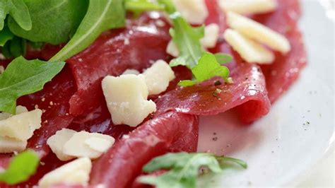 Carpaccio di bresaola rucola e grana cinque minuti è il pranzo è