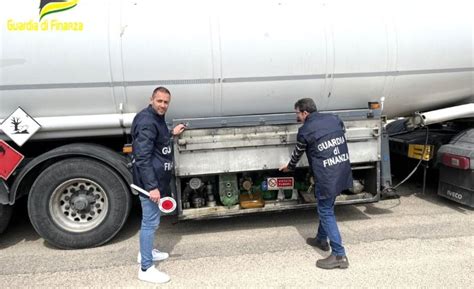 Puglia Contrabbando Di Carburante Sequestrati Oltre Mila Litri Al