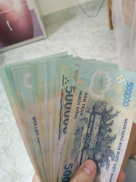 hinh anh tay cam tien chat