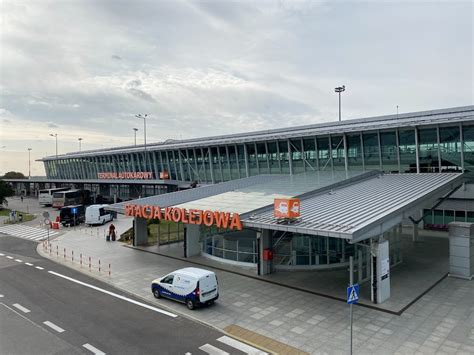 Warsaw Airport Guide - Warsaw Visit