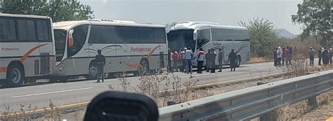 Retienen Presuntos Normalistas Autobuses En La P Tzcuaro Morelia