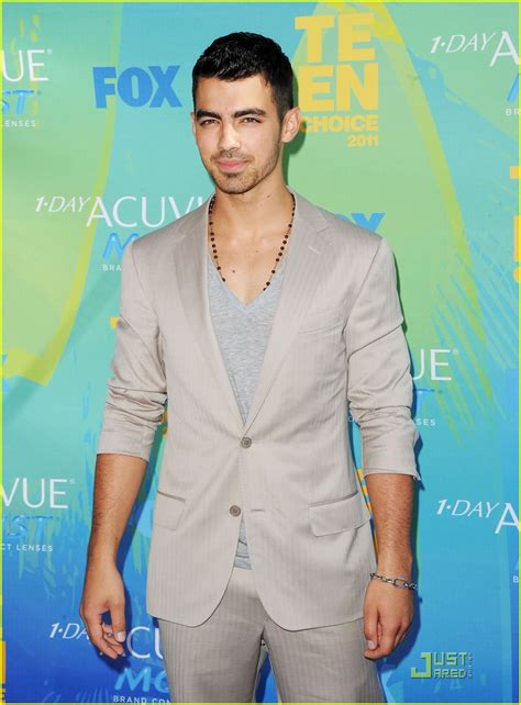 Joe Jonas Teen Choice Awards 2011 Red Carpet Photo 2567989 2011