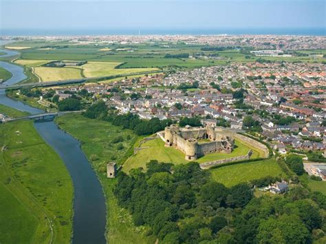 Castell Rhuddlan (Cadw) | VisitWales