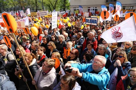 16 dzień strajku Broniarz dziś niczego nie kończymy Manifestacja