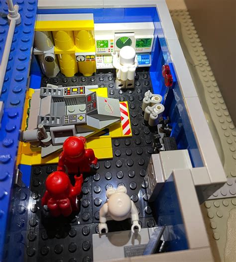 Short-range exploration vehicle hangar : r/LegoSpace