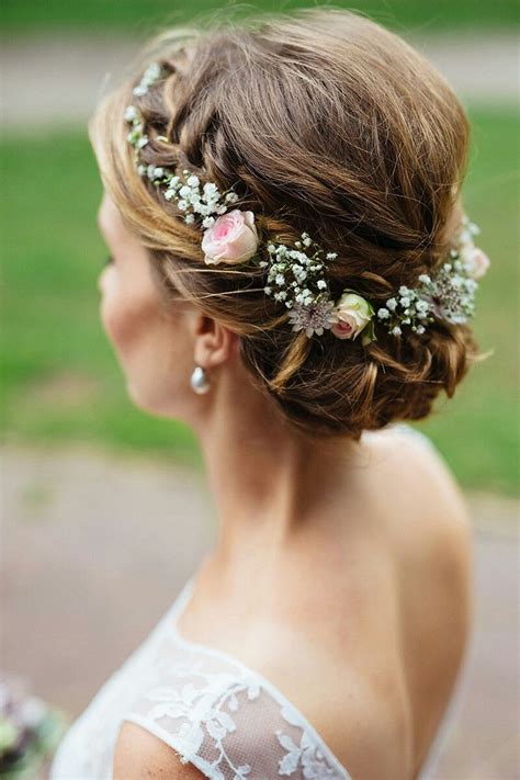 Pin By Gosia On Couronnes De Fleurs Hair Pieces Bride Hairstyles