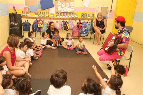 Crian As Aprendem E Se Divertem M Sica Em Projeto De Escola