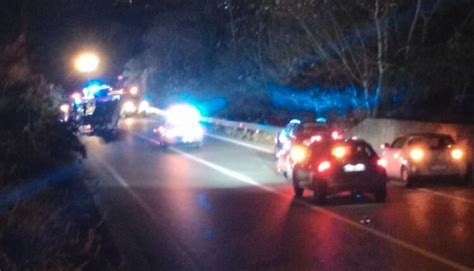 Incidente Sulla Ss Violento Scontro Tra Due Auto Cosenza