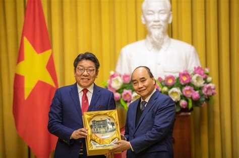 Vietnamese President Invites KH CEO To Commemorate 30th Anniversary Of