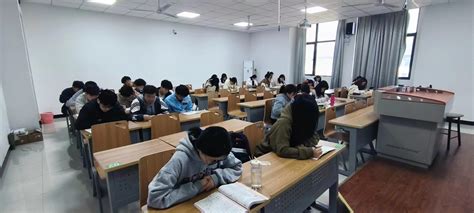 学风建设年 书声琅琅，学风正浓——外国语学院开展晨读活动