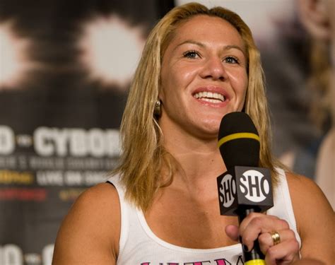 UFC MMA Ufc Combate: Cris Cyborg desiste de descer para divisão de peso de Ronda Rousey