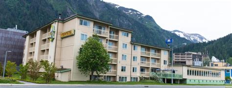 What Are the Best Pet-friendly Hotels in Juneau, Alaska?