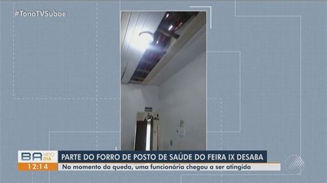 Parte de forro de PVC de posto de saúde em Feira de Santana desaba e