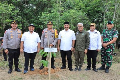 Abdul Rasid Ikuti Aksi Tanam Juta Pohon Okeborneo