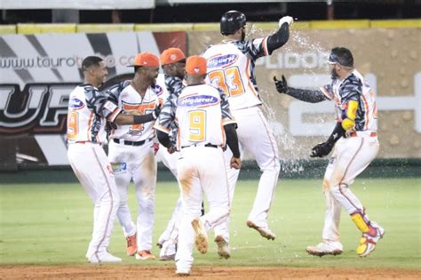 Toros Dejan A Los Leones En El Terreno