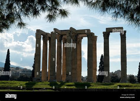 Templo de Zeus en Atenas Grecia Fotografía de stock Alamy