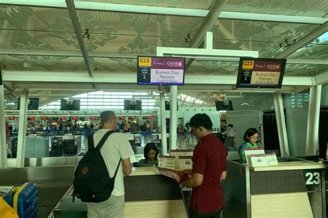 BIKIN MALU Berbuat Tak Senonoh Di Bandara Ngurah Rai Bali Bule