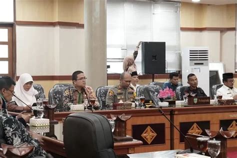 Dprd Sampaikan Rekomendasi Terhadap Lkpj Wali Kota Panjang