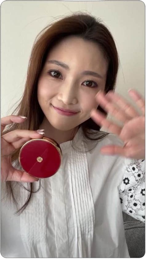 喜田彩子さんのインスタグラム動画 喜田彩子instagram「一つで6役ファンデを使ってメイクlive💄 ☑︎下地 ☑︎美容液 ☑︎