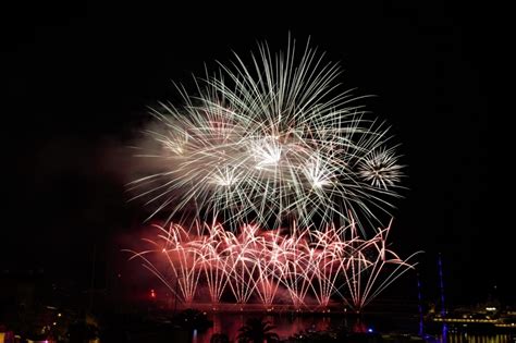 Sabato Agosto Serata Di Fuochi D Artificio Sul Porto Hercule Del