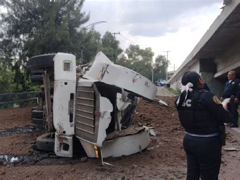 Cae Tr Iler Con Toneladas De Tierra Desde Puente En Perif Rico Norte