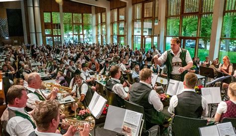 Unterw Ssen Volles Haus Zur Feier Des J Hrigen Bestehens