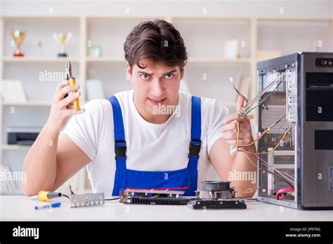 Computer Repairman Repairing Desktop Computer Stock Photo Alamy