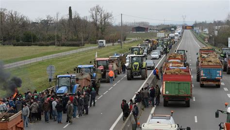 Col Re Des Agriculteurs Les Autoroutes A Et A En Partie Ferm Es En