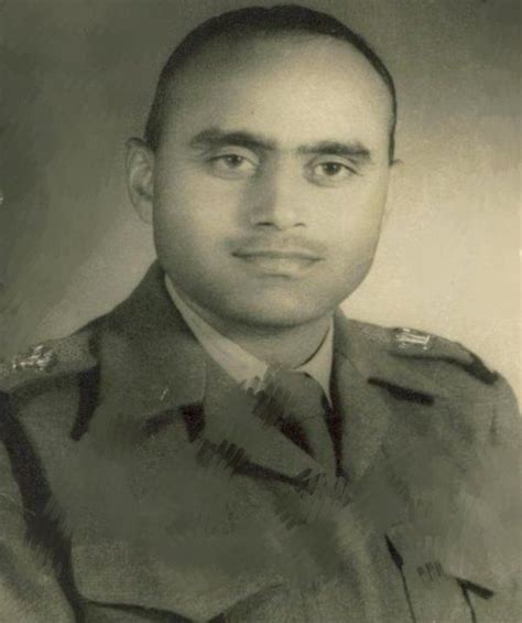 Major Shaitan Singh Bhati Wiki, Age, Death, Wife, Family, Biography ...