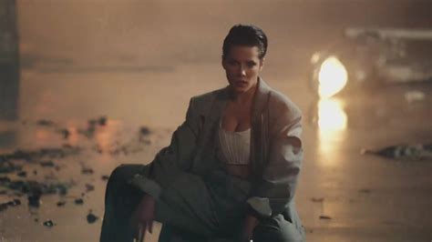 Halsey in the Nightmare music video is making me sexually confused : r ...