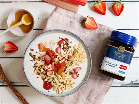 Manuka Hafer Bowl Mit Rhabarber Und Erdbeeren Rezept EAT SMARTER Rezept