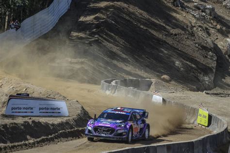 S Bastien Loeb Tape Un Muret Et Abandonne Au Rallye Du Portugal