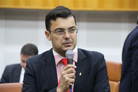 Pré candidato pretende inserir Brizola na campanha eleitoral em Goiânia