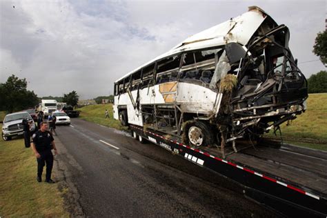 13 Reported Dead In Texas Bus Crash The New York Times