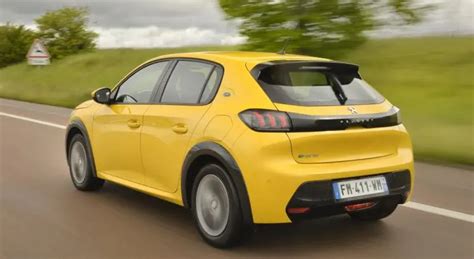 Peugeot e-208 vs Renault Zoé : stars académiques