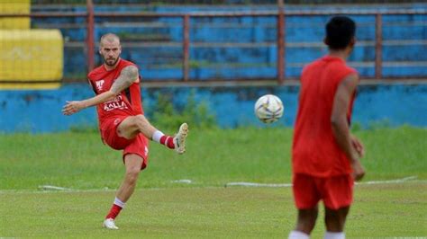 Yess Pluim Sudah Ikut Latihan PSM Makassar Tribun Timur