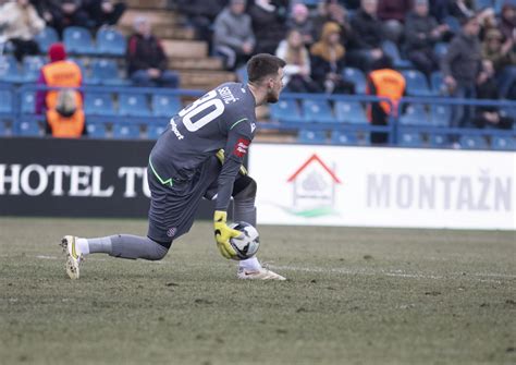 Slobodna Dalmacija Navijači se rugali i zviždali Sentiću Hajduk