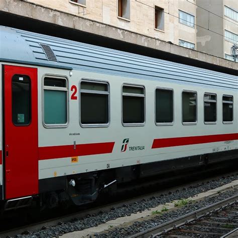 Guasto A Roma Treni Bloccati Disagi Anche Per I Viaggiatori Verso La