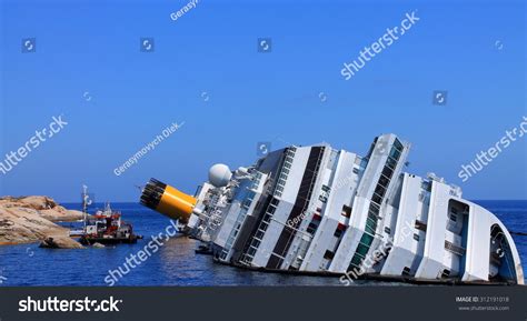 Sunken Cruise Ship Costa Concordia Off Stock Photo 312191018 | Shutterstock