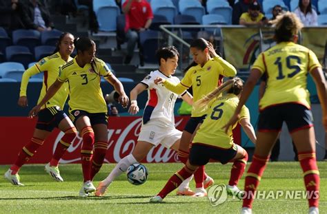 한국 여자축구 월드컵 첫 경기 전반 콜롬비아에 0 2로 밀려 연합뉴스