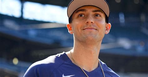 mariners  players embrace seattle   good vibes