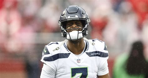 Seahawks Qb Geno Smith Wins 2022 23 Comeback Player Of The Year Award