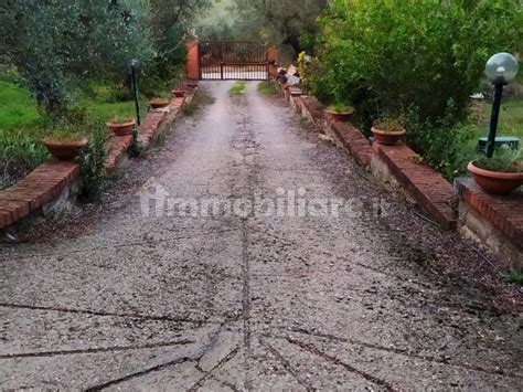 Palazzo Edificio Strada Di Colle Fagiano 16 Palombara Sabina Rif