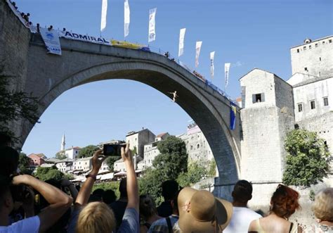 Na Dana Nji Dan Prije Godinu Sru En Stari Most Na Neretvi