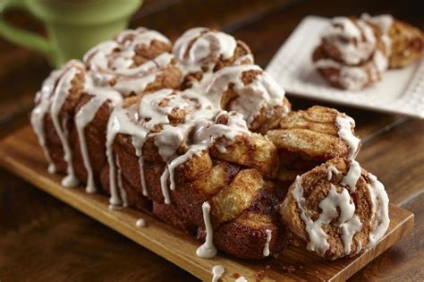 Cinnamon Roll Pull Apart Bread