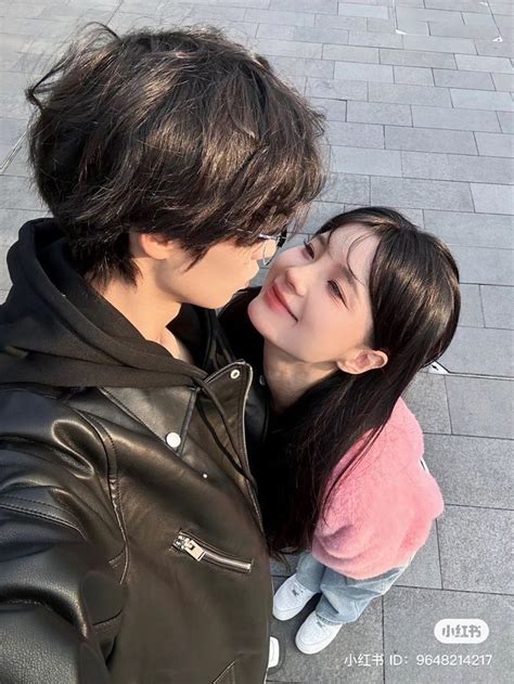 Pin de Kurumi en セルカ Fotos lindas de parejas Selfie de pareja Novia