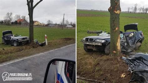 BMW zmiażdżone na drzewie Nie żyje 20 letni kierowca PIRACI DROGOWI