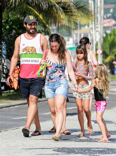 Thiago Lacerda E Filhos - Thiago Lacerda e Vanessa Lóes passeiam com os filhos no Rio de Janeiro ...