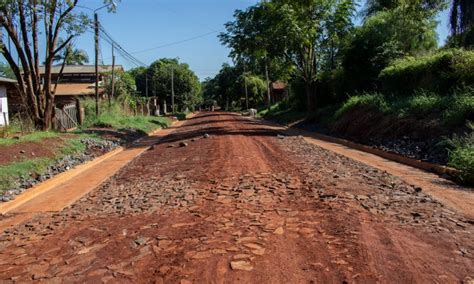 Avanzan obras de empedrado y cordón cuneta en barrios de la ciudad de